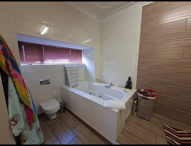 4 BEDROOM FREEHOLD FOR SALE IN PRIMROSE HILL